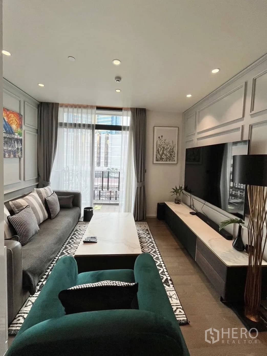 Muniq Sukhumvit 23: unit, view 2