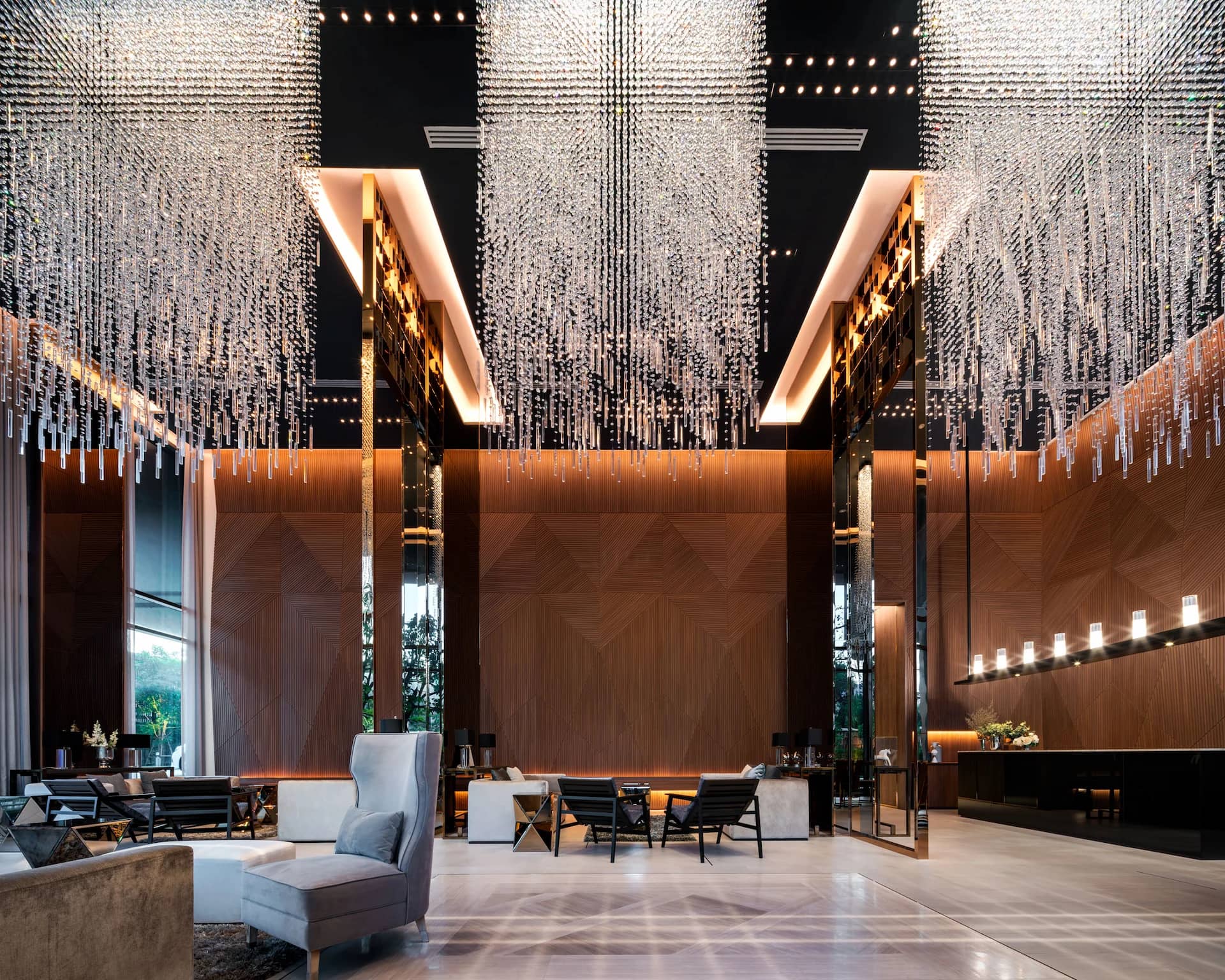 C Ekkamai: lobby