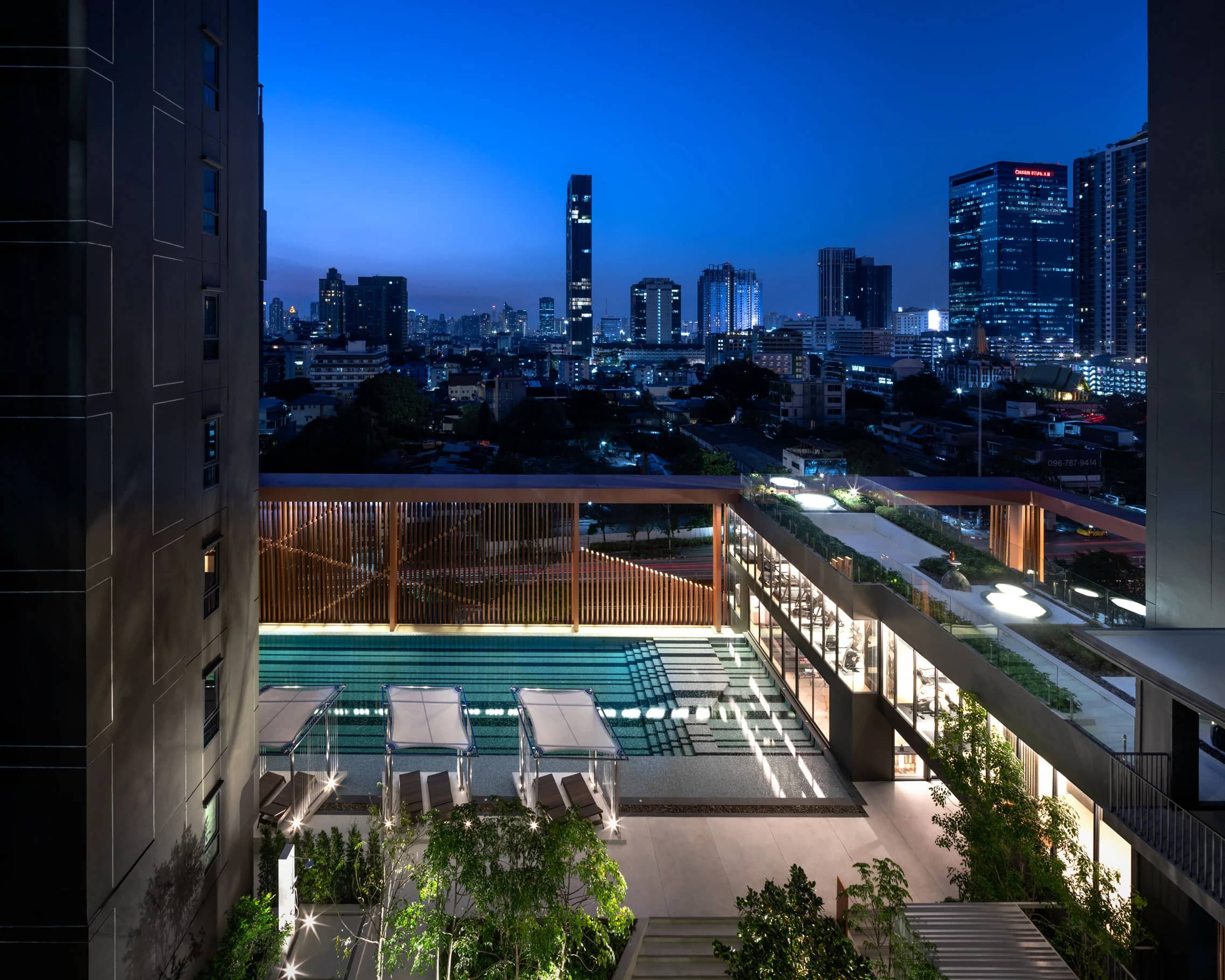 C Ekkamai: pool at dusk