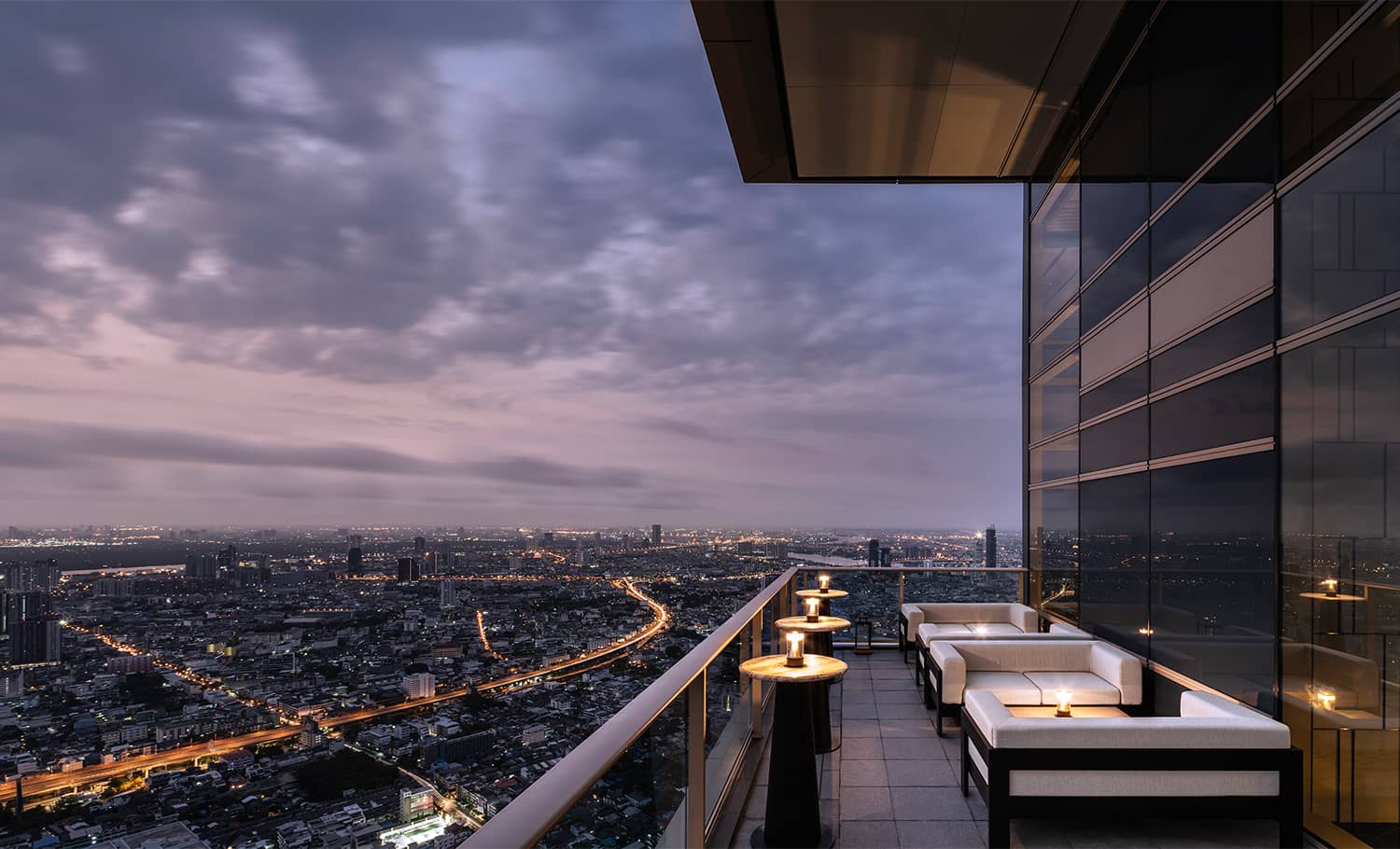 Four Seasons Private Residences Bangkok, 01 Sky lounge