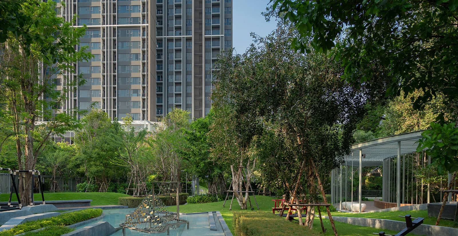 Whizdom Inspire Sukhumvit: garden และ tower
