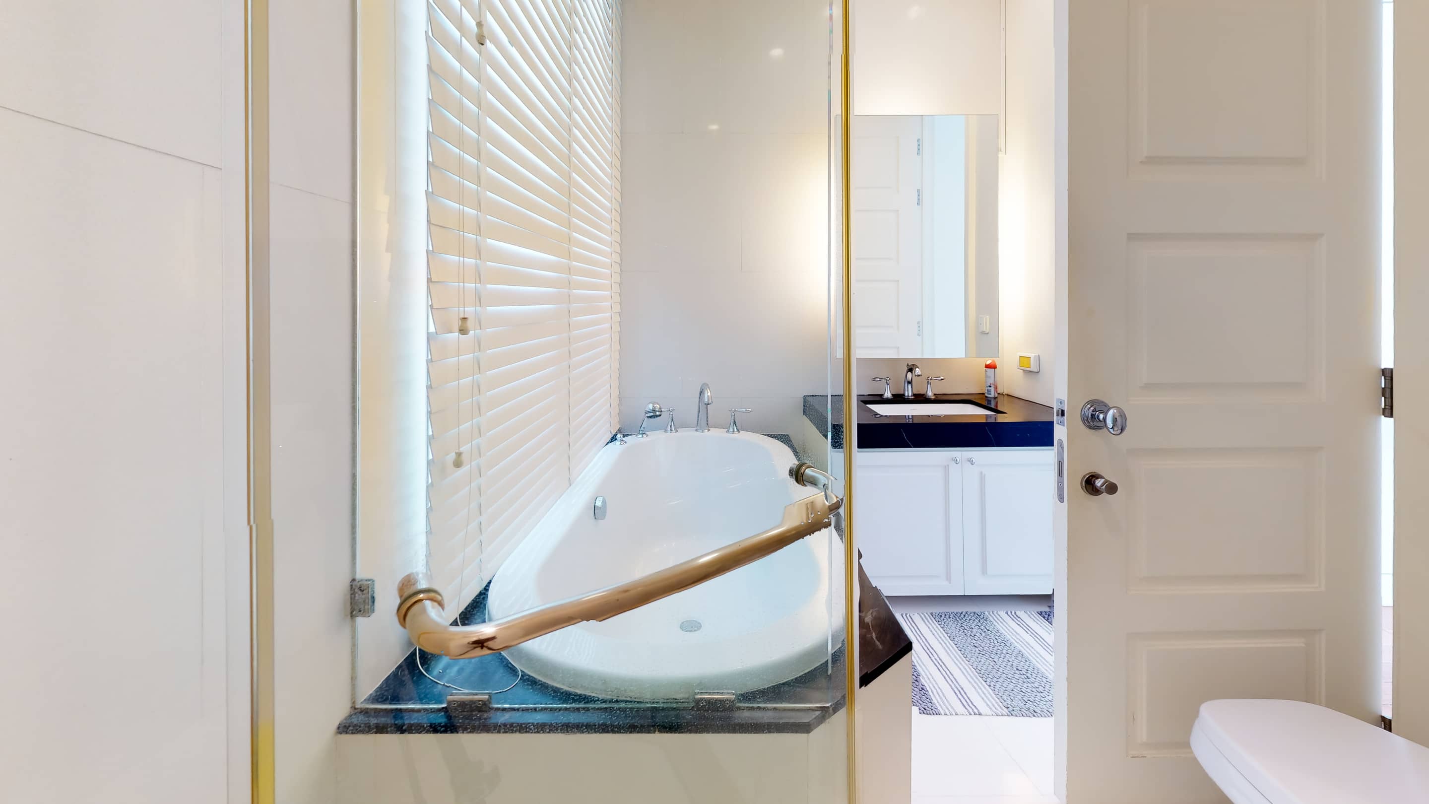 Royce Private Residences, unit published on the PropertyScout card