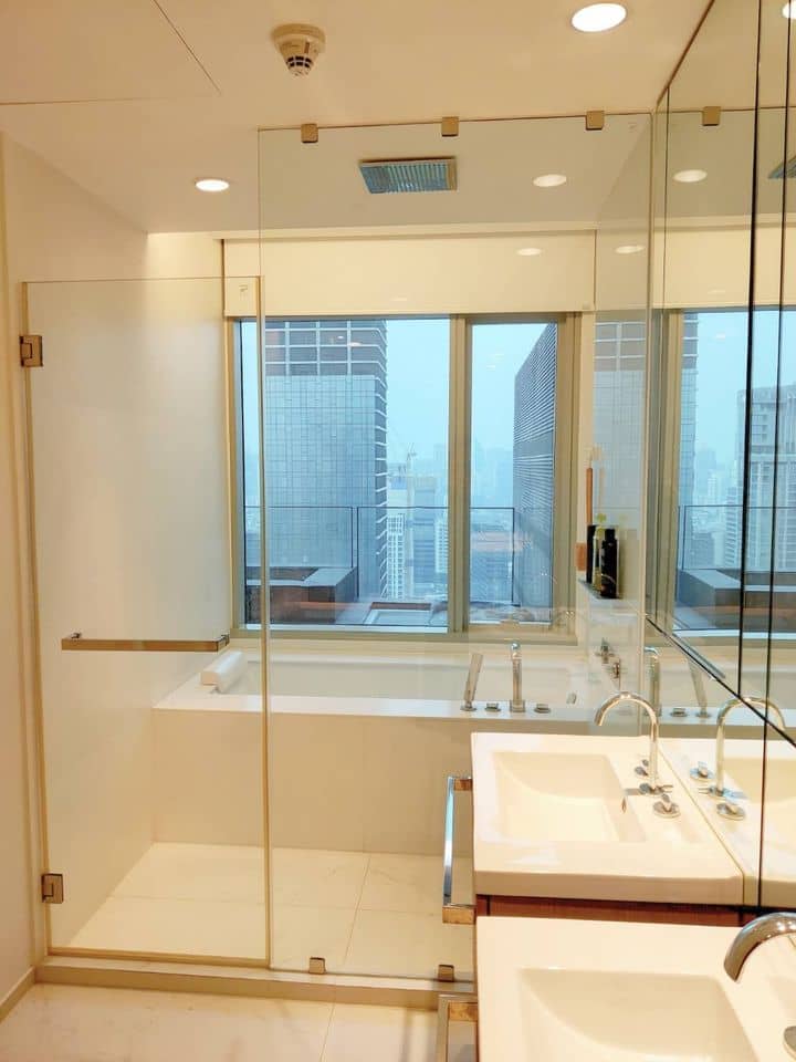 185 Rajadamri, bathroom published on the PropertyScout card