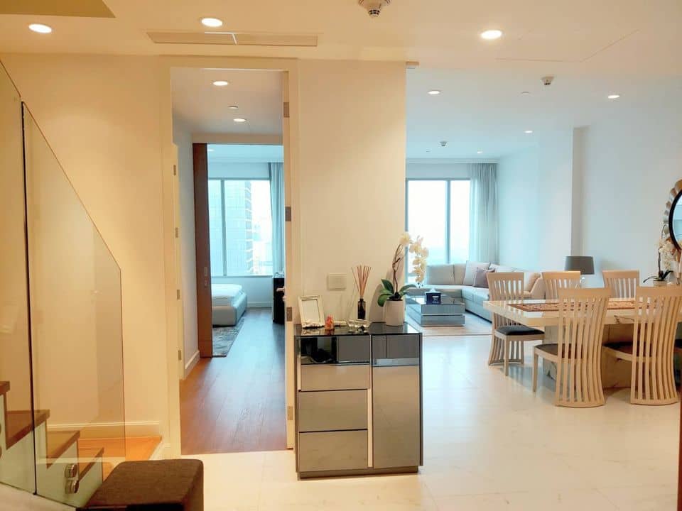 185 Rajadamri, living room published on the PropertyScout card