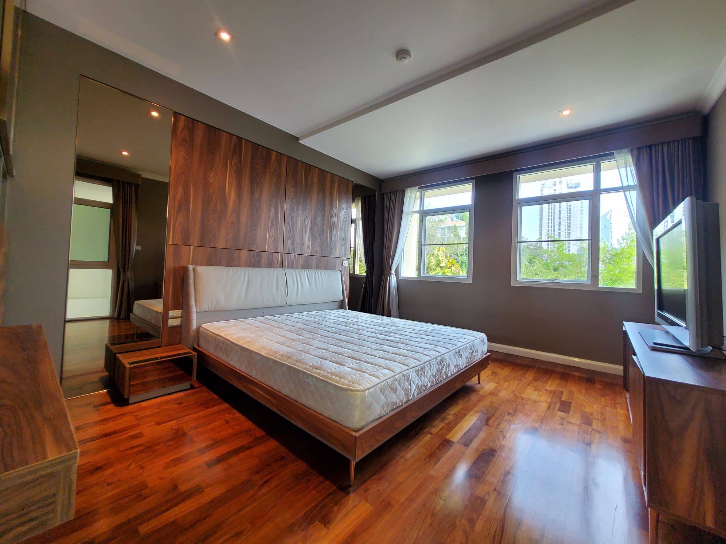 The Cadogan Private Residence, unit published on the PropertyScout card