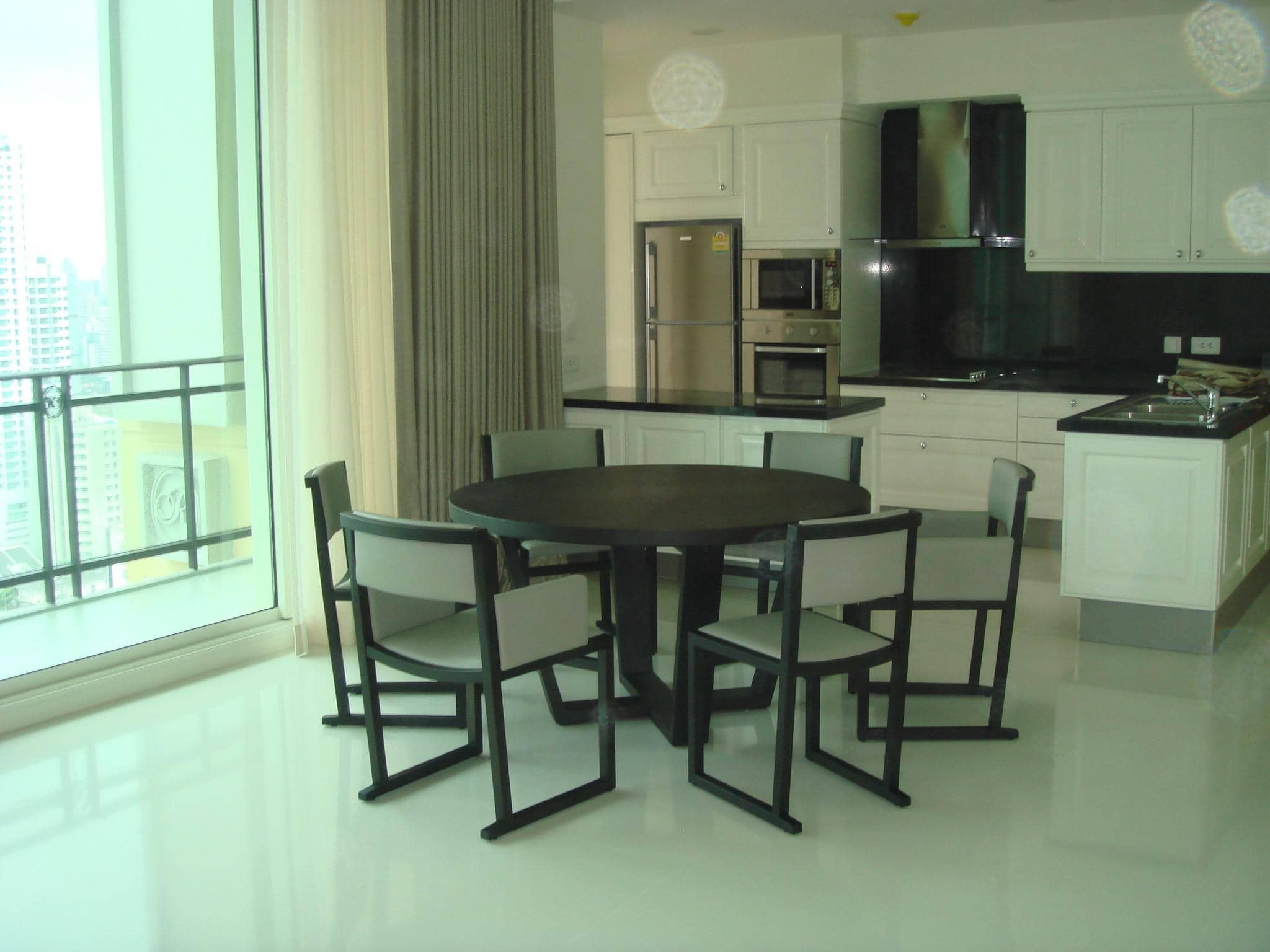 Royce Private Residences, kitchen published on the PropertyScout card
