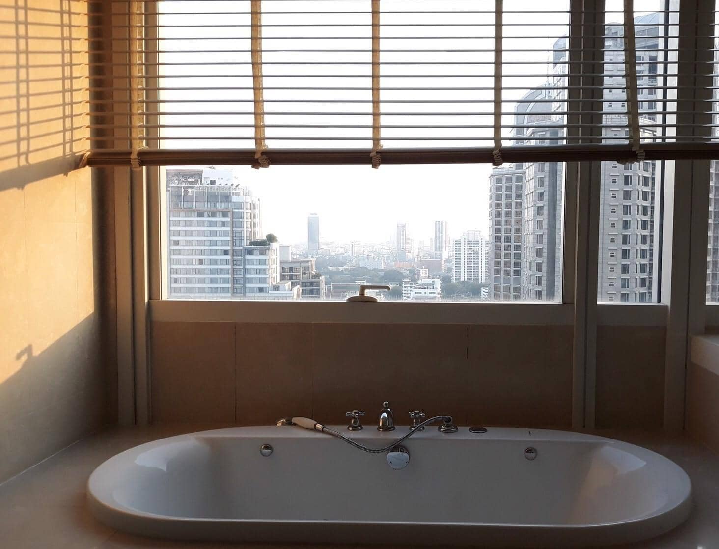 Athenee Residence, bathroom published on the PropertyScout card