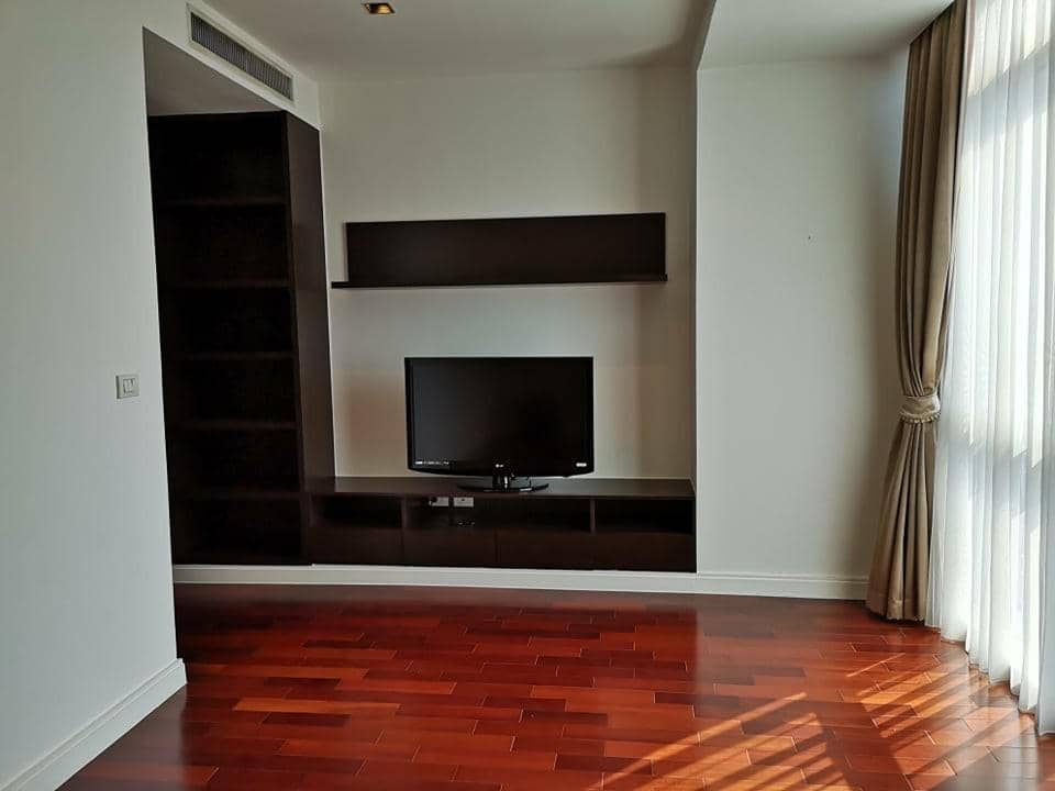 Athenee Residence, living room published on the PropertyScout card
