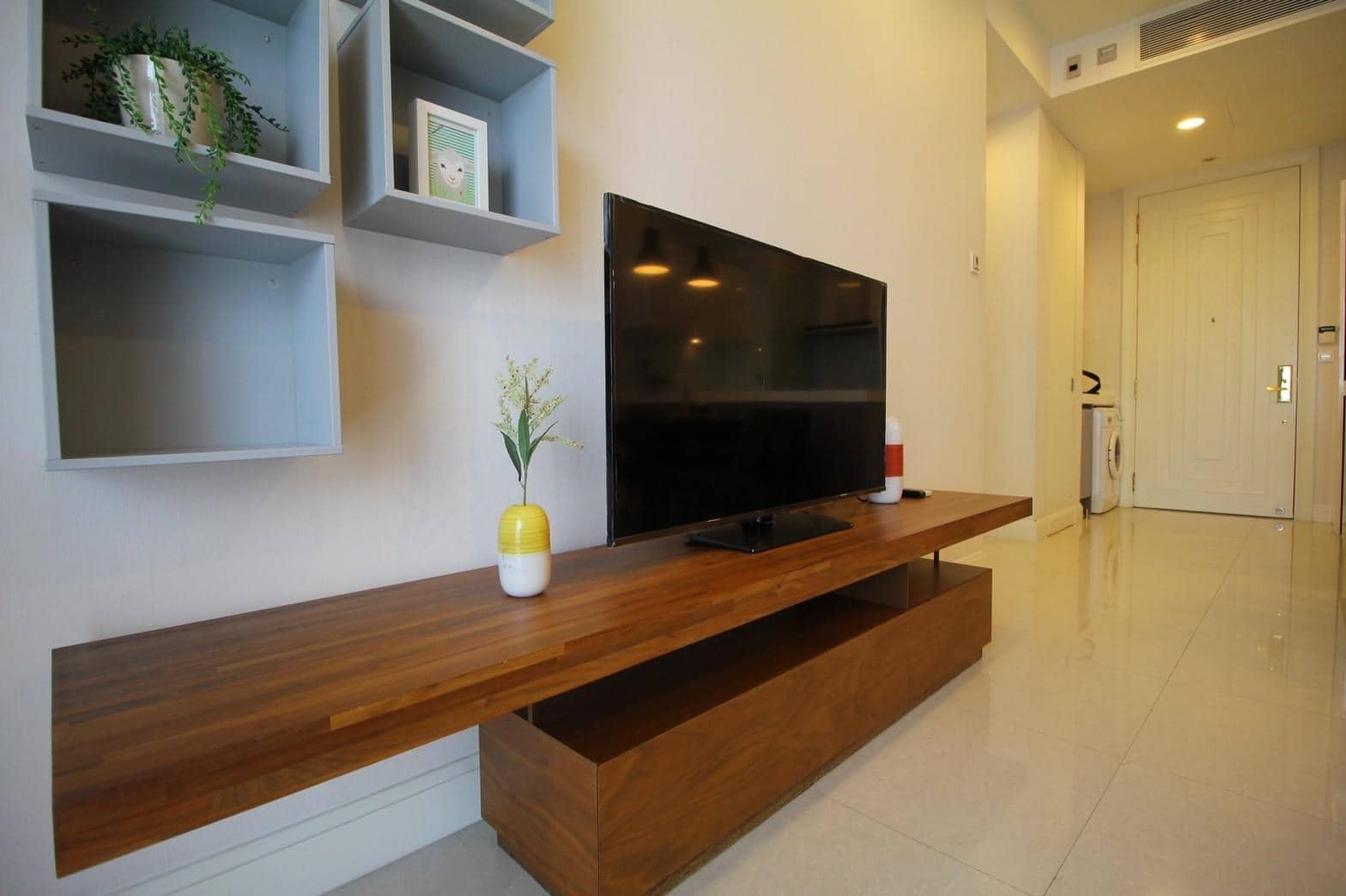 Q Langsuan, living room published on the PropertyScout card