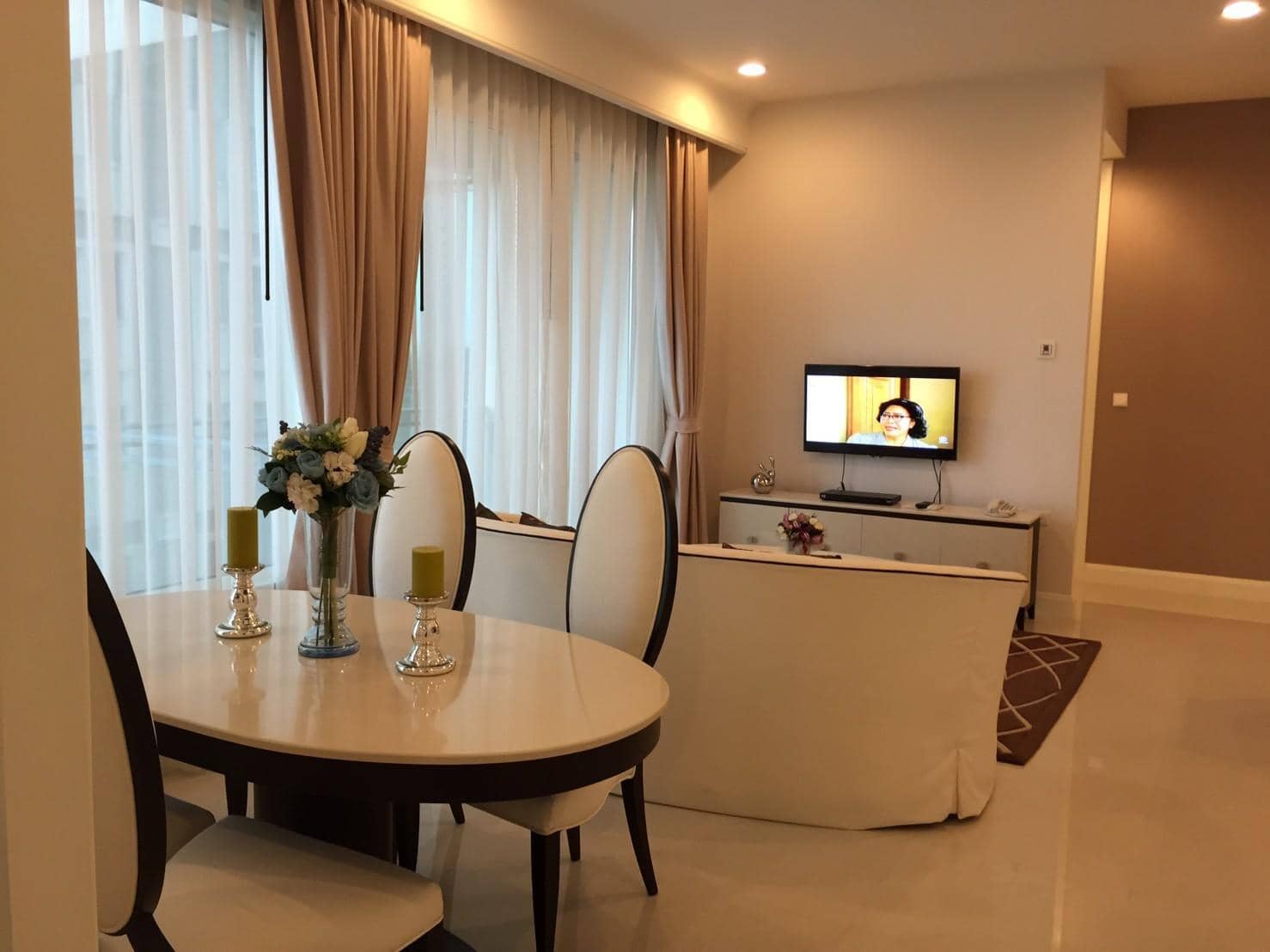 Q Langsuan, living room published on the PropertyScout card