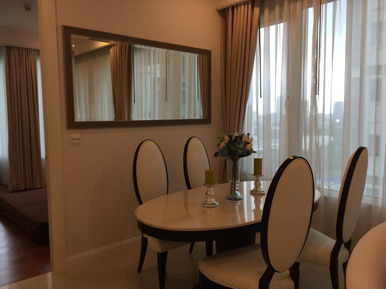 Q Langsuan, living room published on the PropertyScout card