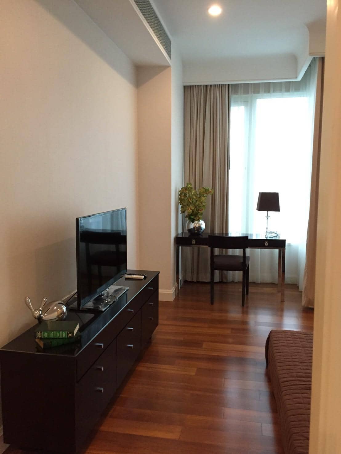 Q Langsuan, living room published on the PropertyScout card