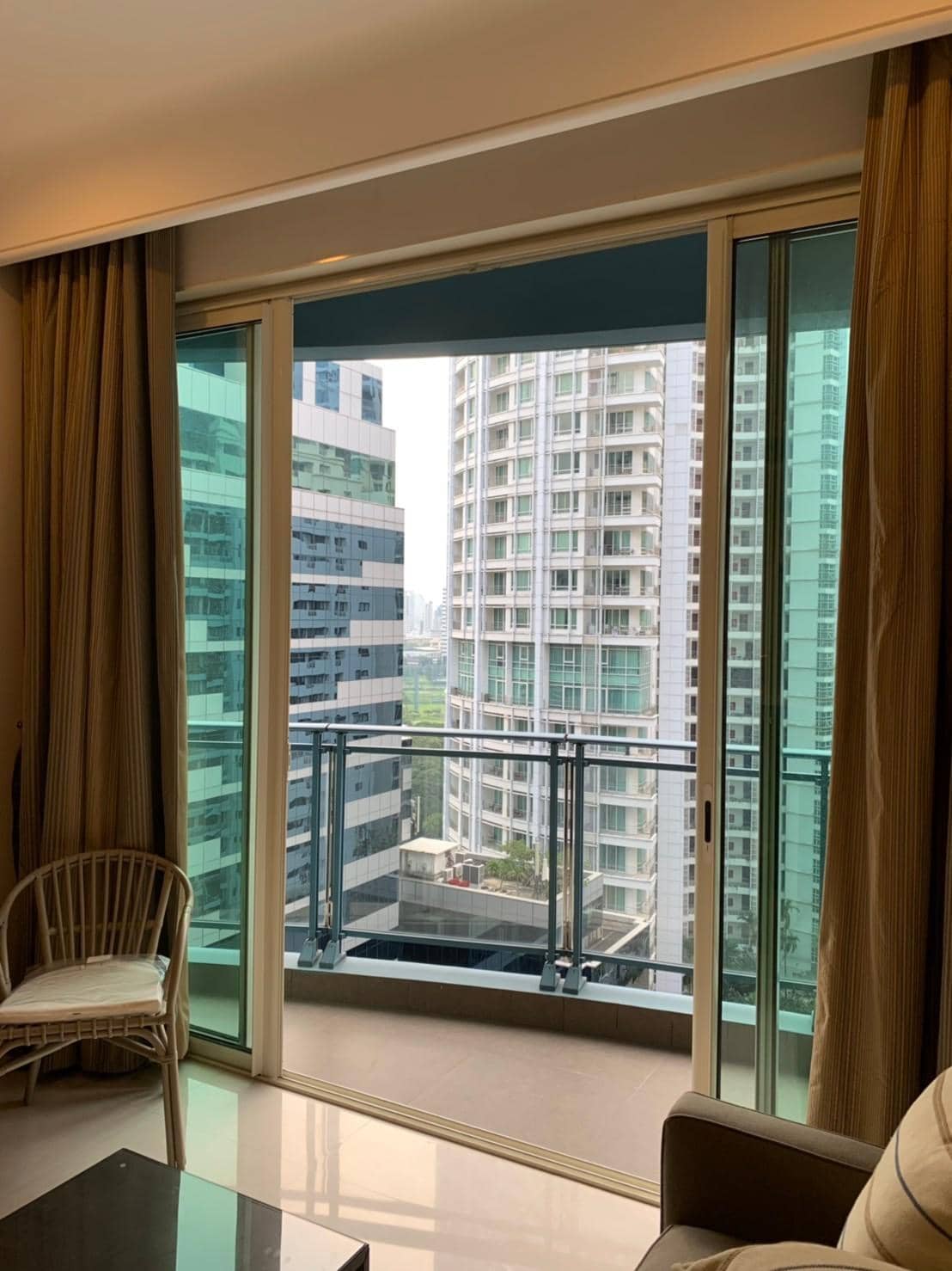 Q Langsuan, balcony published on the PropertyScout card