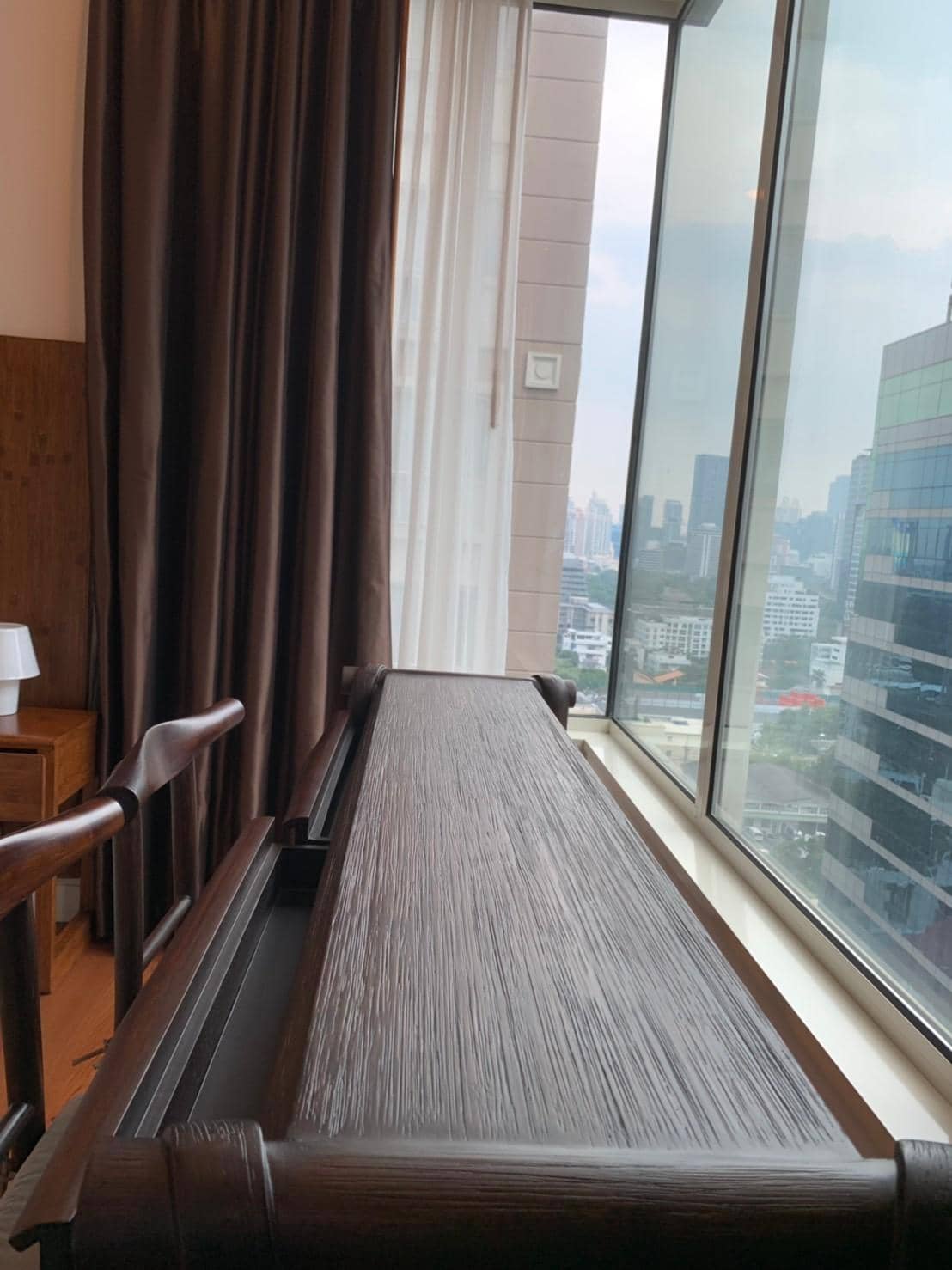Q Langsuan, living room published on the PropertyScout card