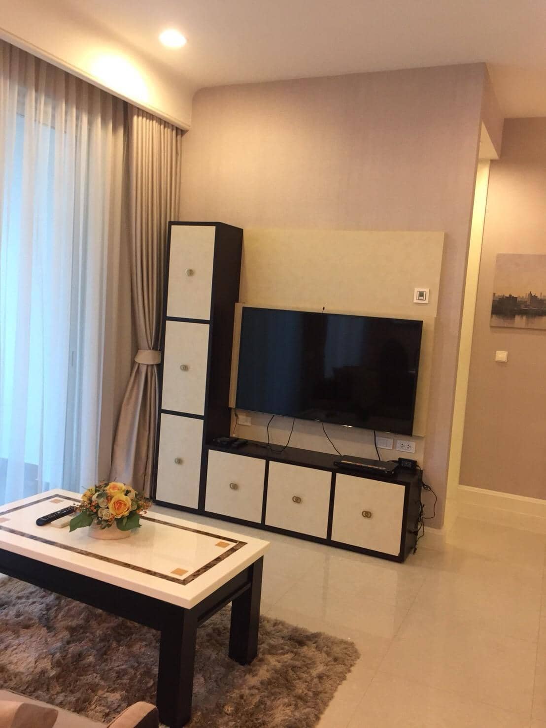 Q Langsuan, living room published on the PropertyScout card