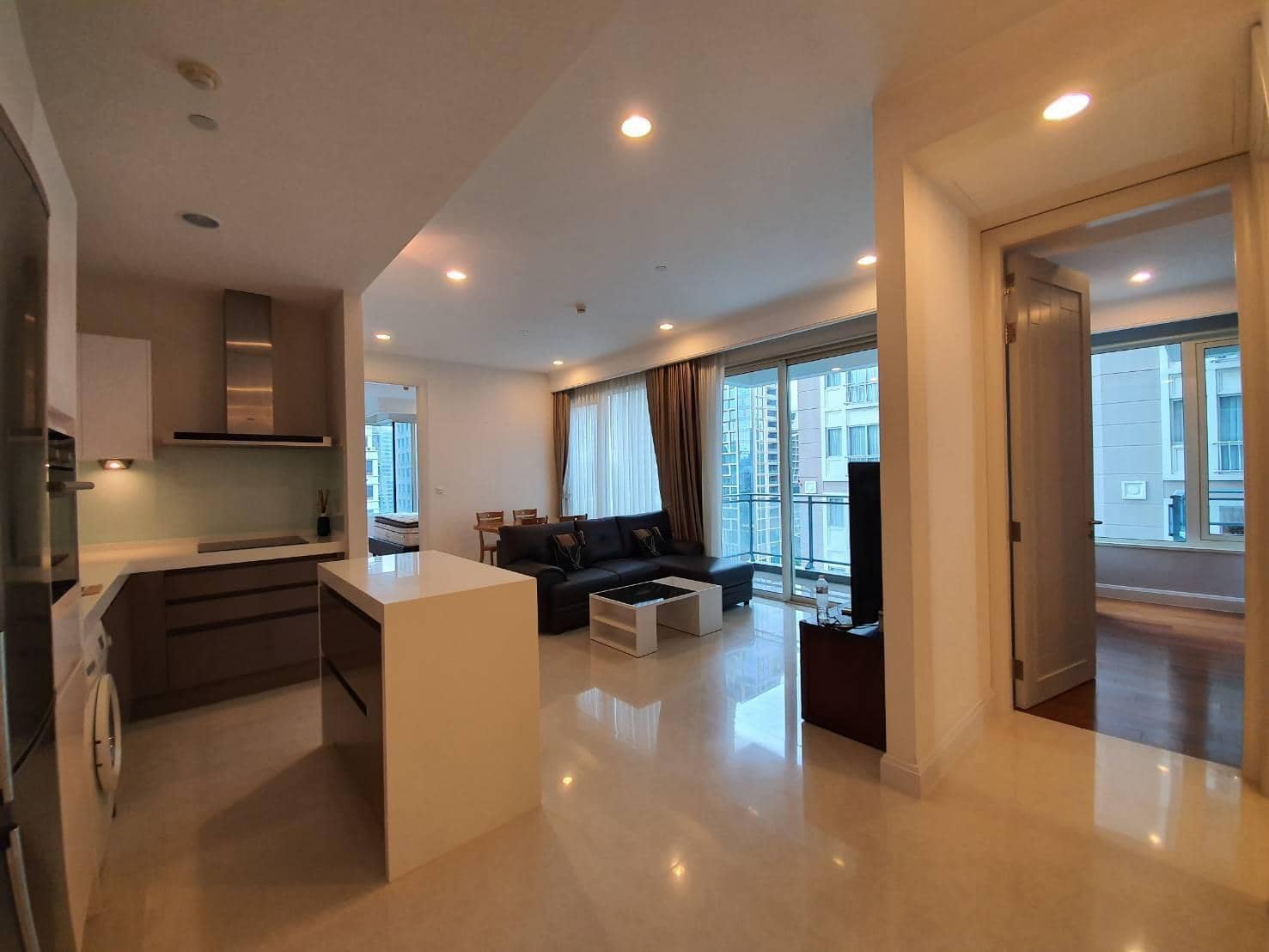 Q Langsuan, living room published on the PropertyScout card