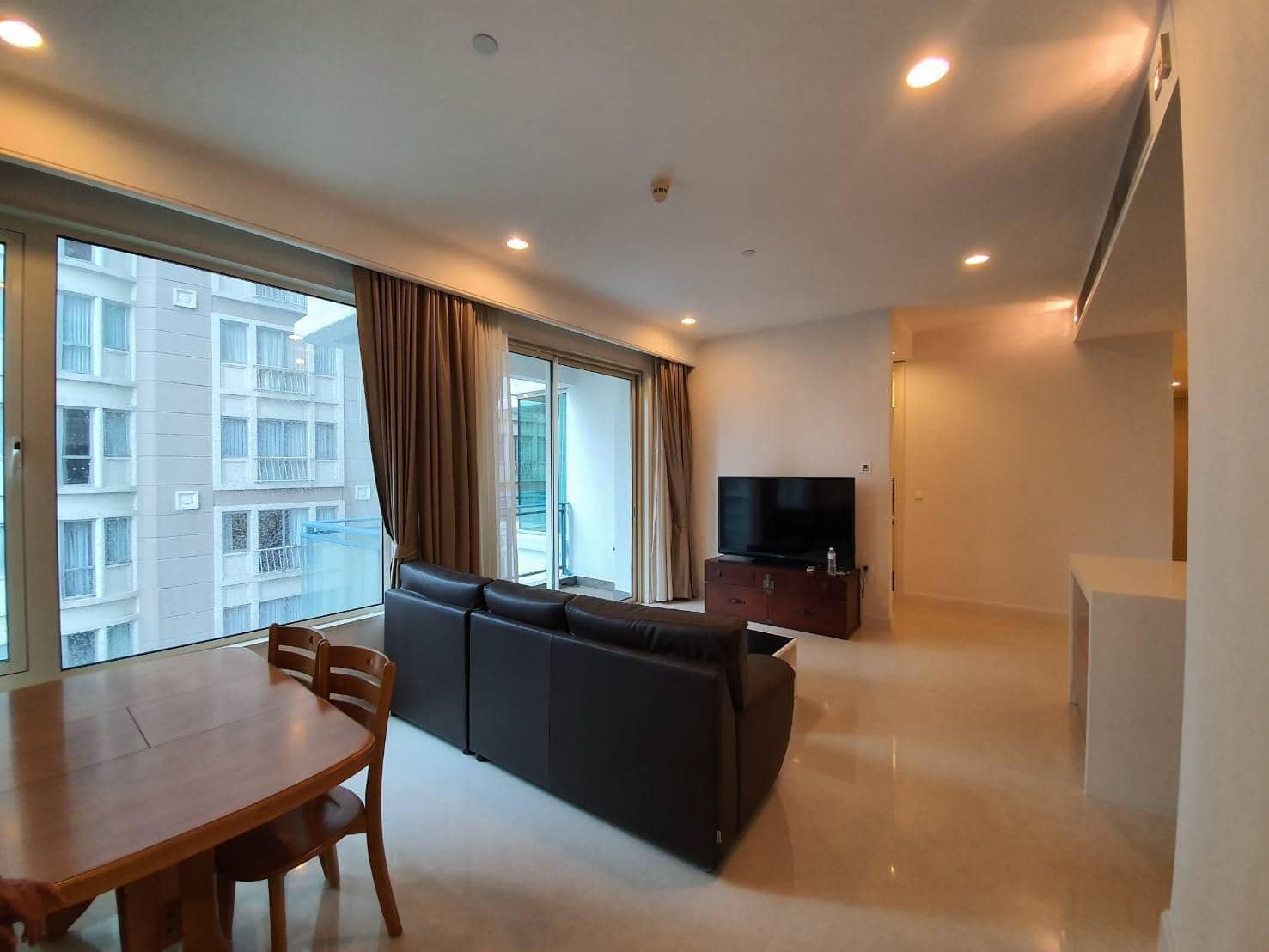 Q Langsuan, living room published on the PropertyScout card