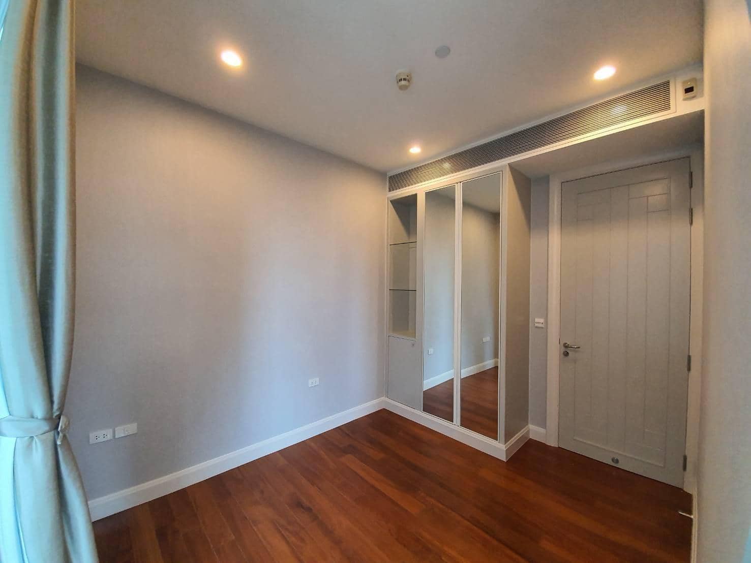 Q Langsuan, storage published on the PropertyScout card