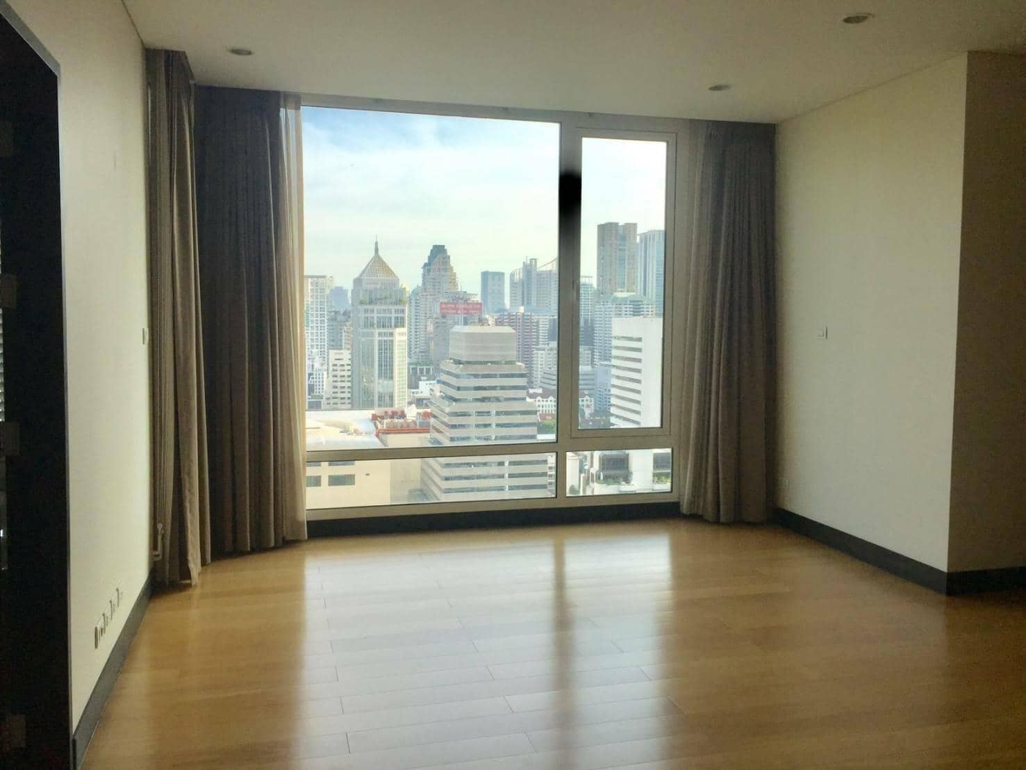 The Park Chidlom, living room published on the PropertyScout card