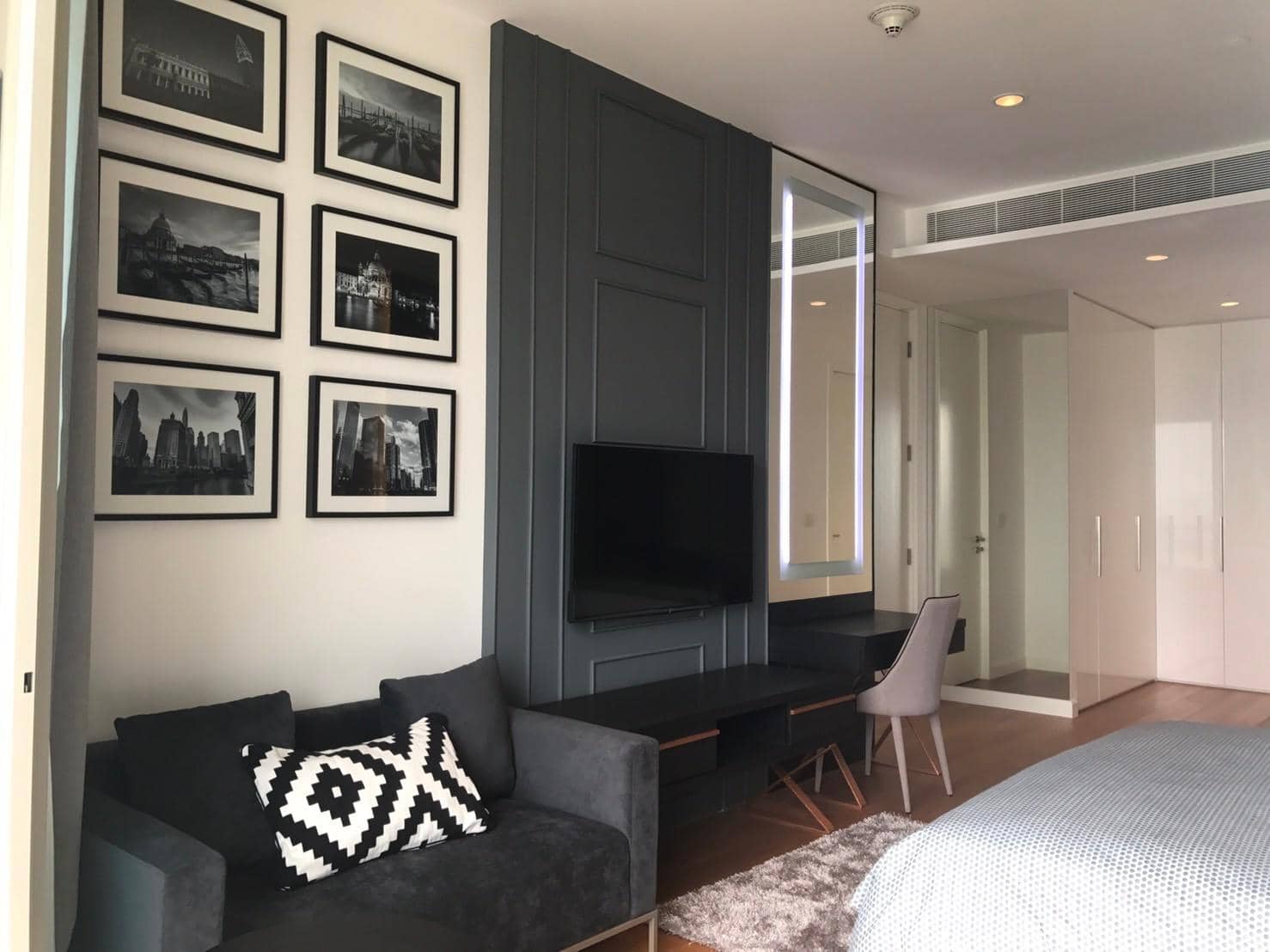 185 Rajadamri, living room published on the PropertyScout card