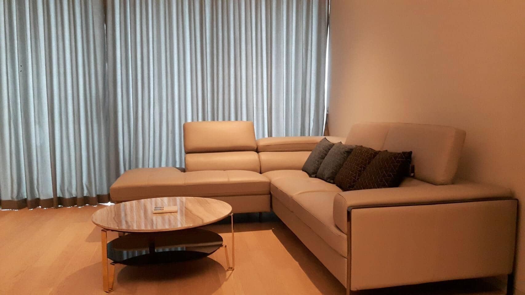 Tela Thonglor: living room