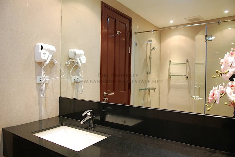 Baan Rajprasong Condominium, bathroom published on the PropertyScout card