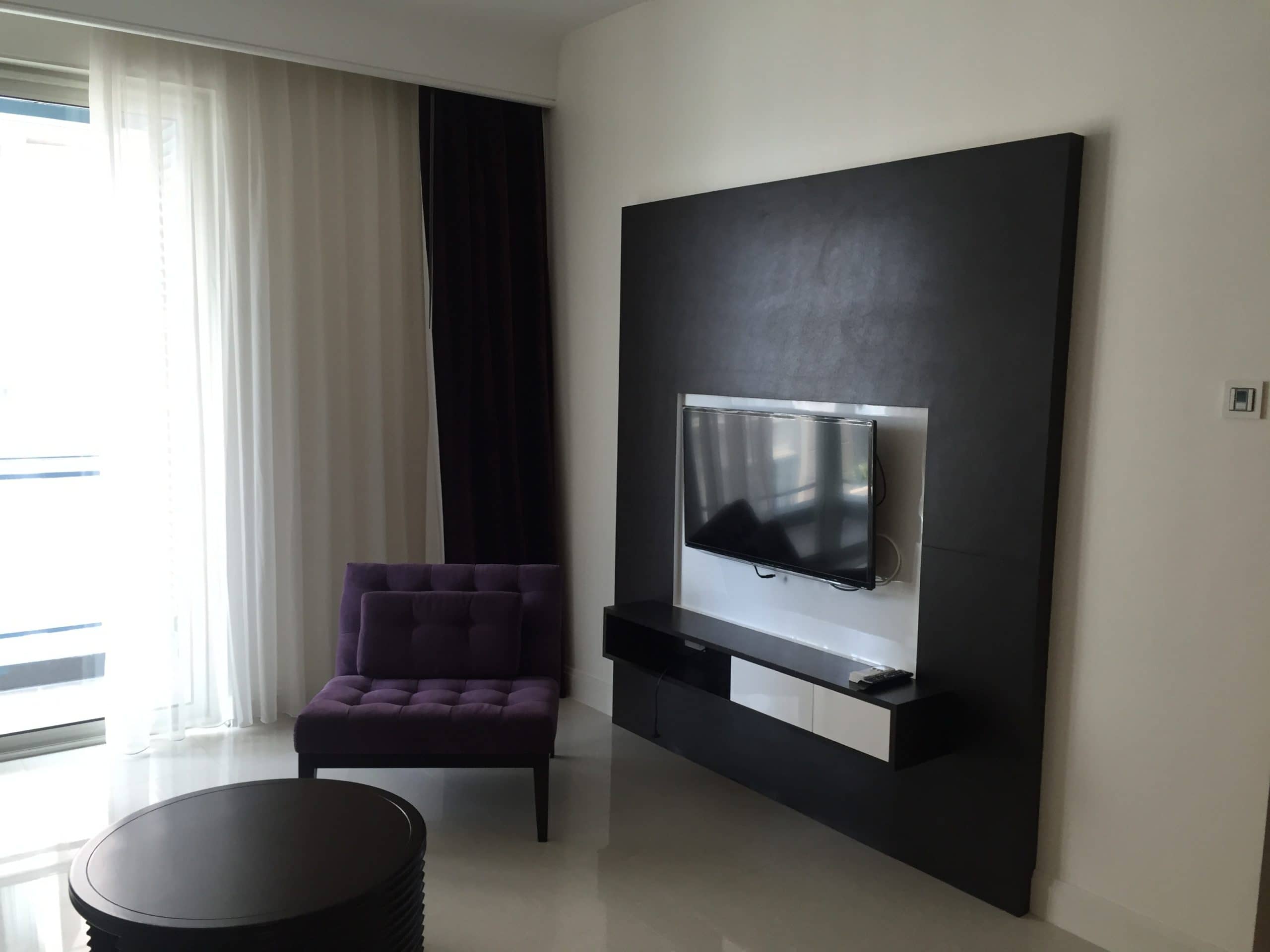 Q Langsuan, living room published on the PropertyScout card