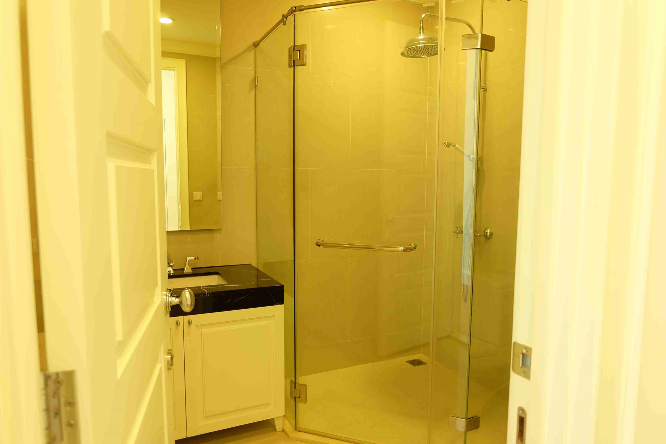 Royce Private Residences, bathroom published on the PropertyScout card