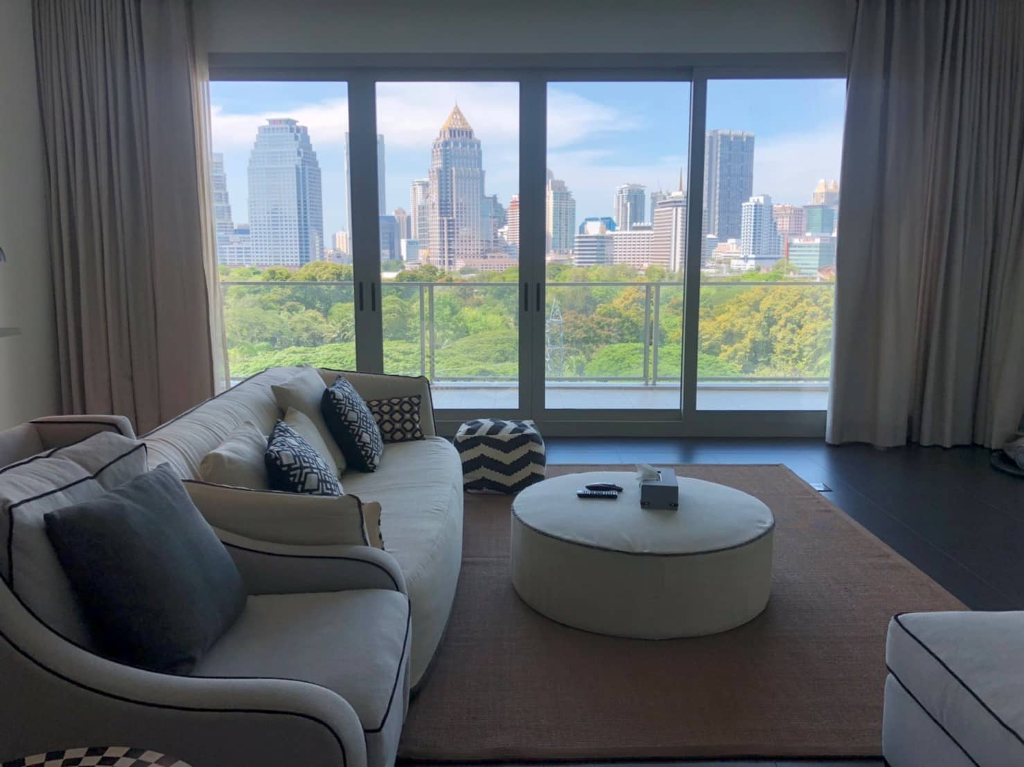 185 Rajadamri, living room published on the PropertyScout card