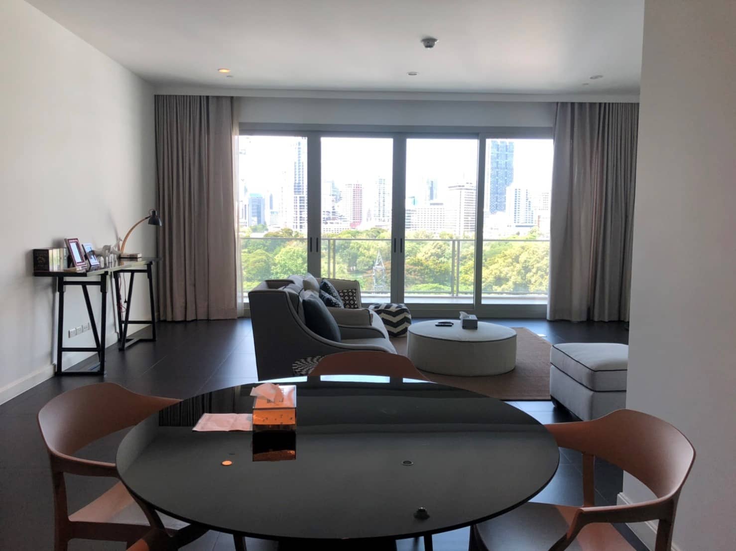 185 Rajadamri, living room published on the PropertyScout card