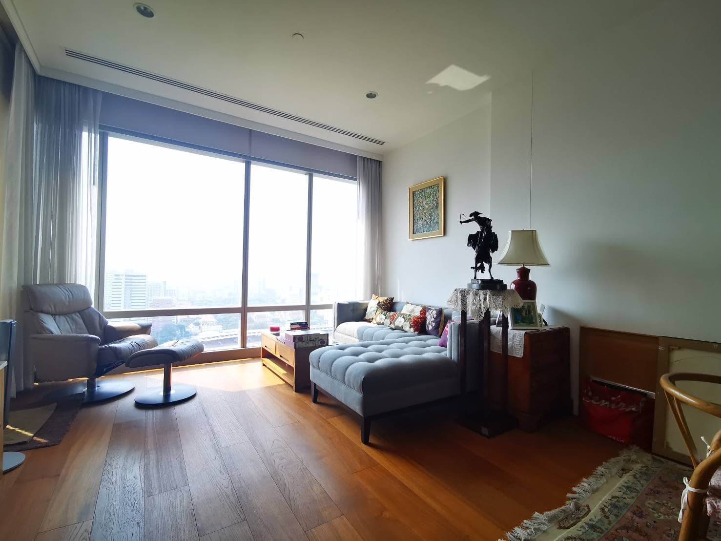 185 Rajadamri, living room published on the PropertyScout card