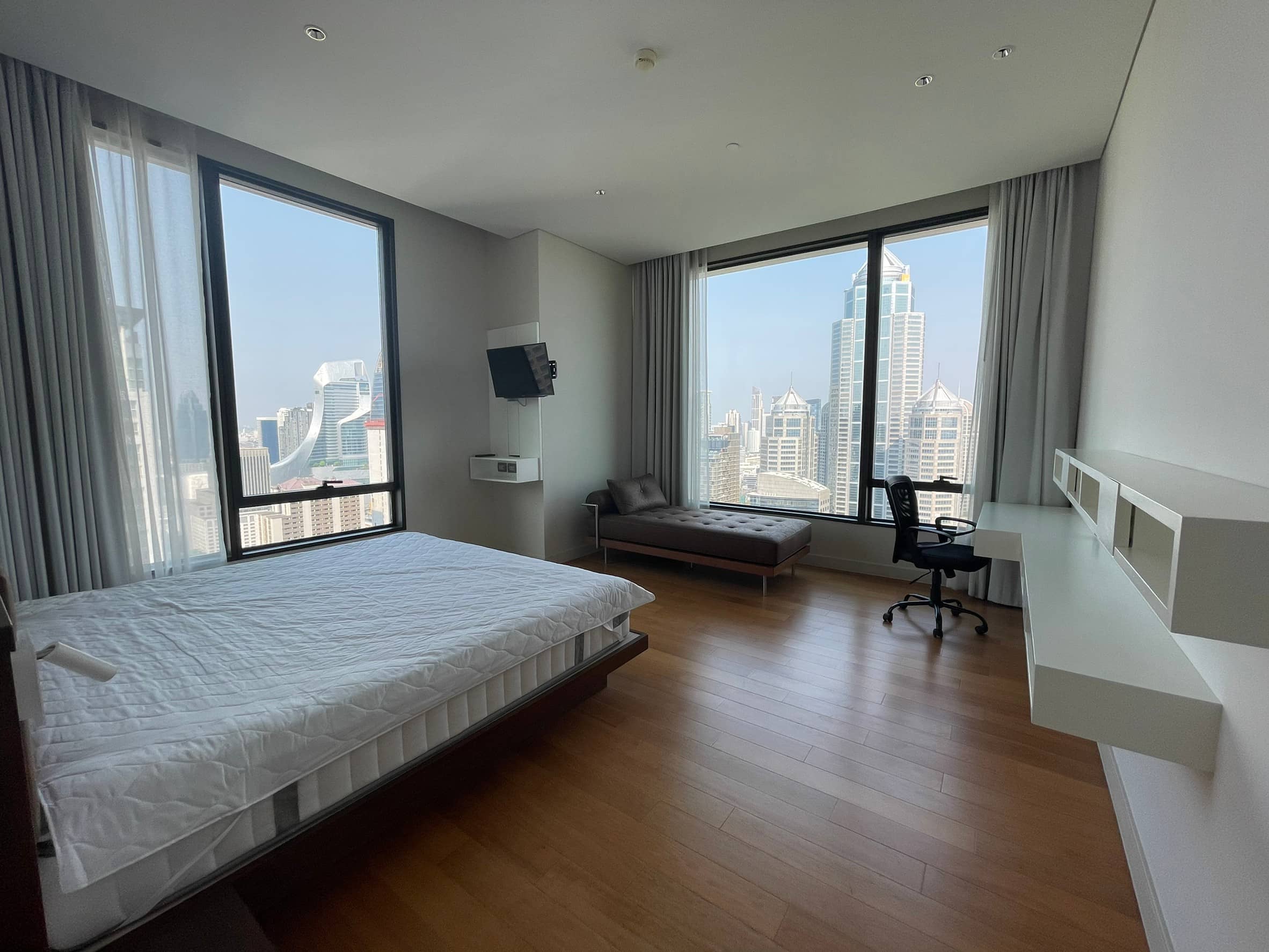 Sindhorn Residence, bedroom published on the PropertyScout card