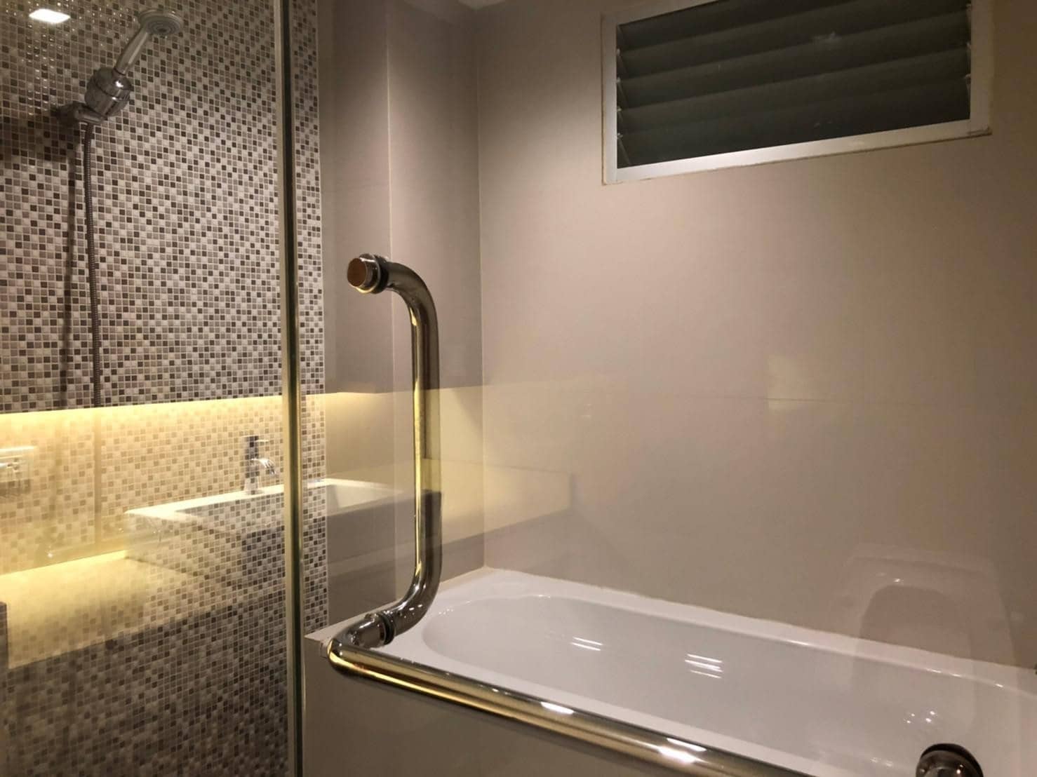 The Rajdamri, bathroom published on the PropertyScout card
