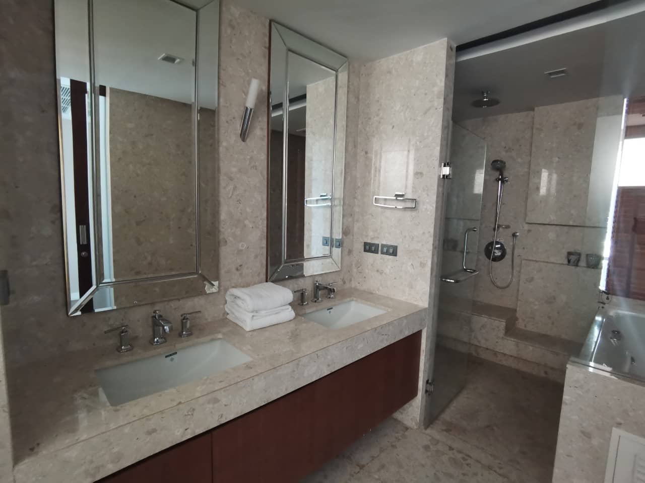 The Rajdamri, bathroom published on the PropertyScout card