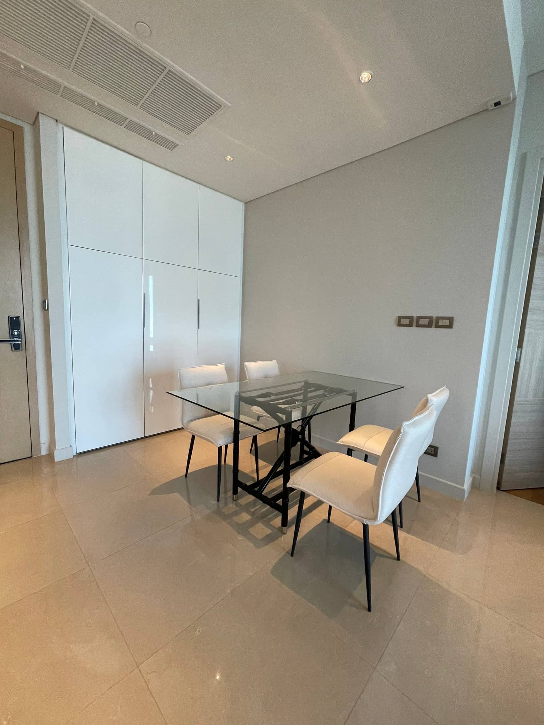Sindhorn Residence, living room published on the PropertyScout card