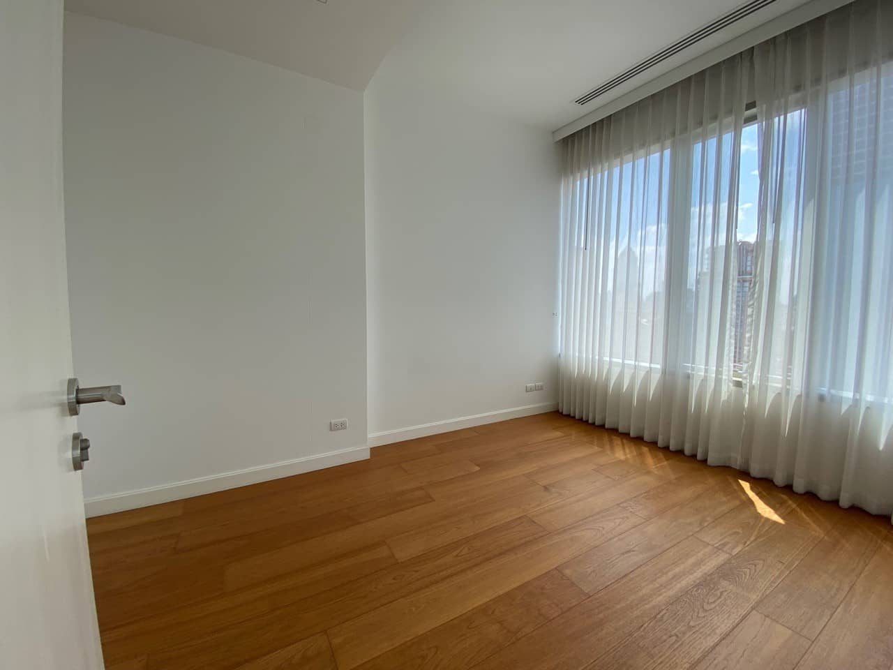 The Rajdamri, bedroom published on the PropertyScout card