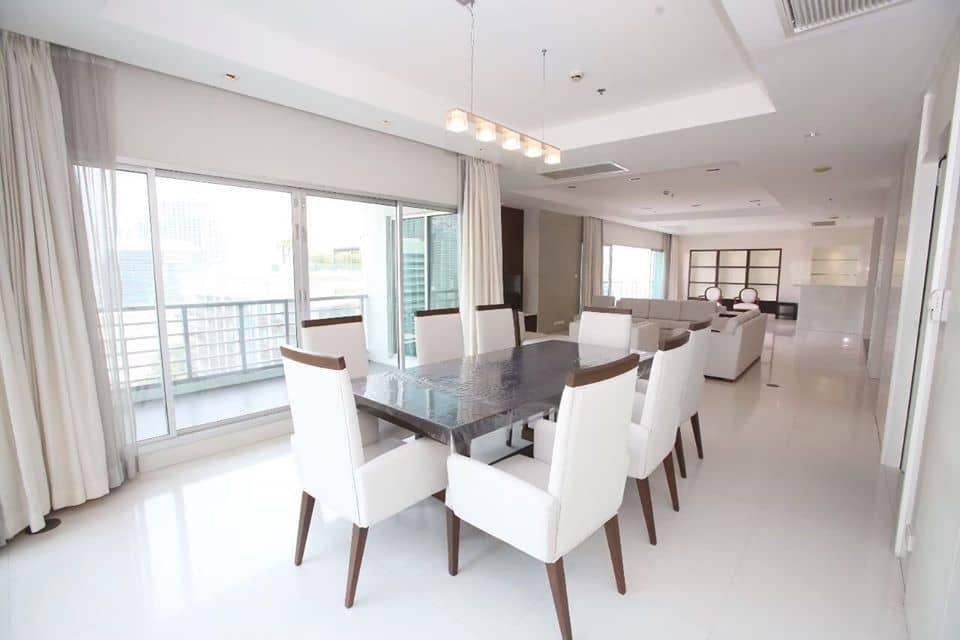 Royal Residence Park, living room published on the PropertyScout card