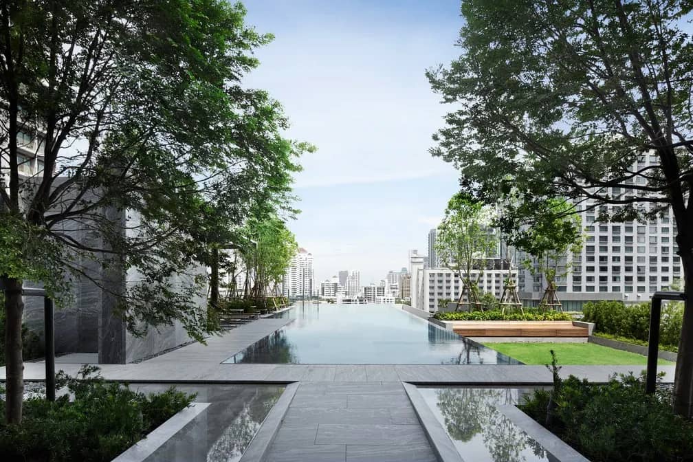 The Esse Sukhumvit 36 infinity pool and garden deck