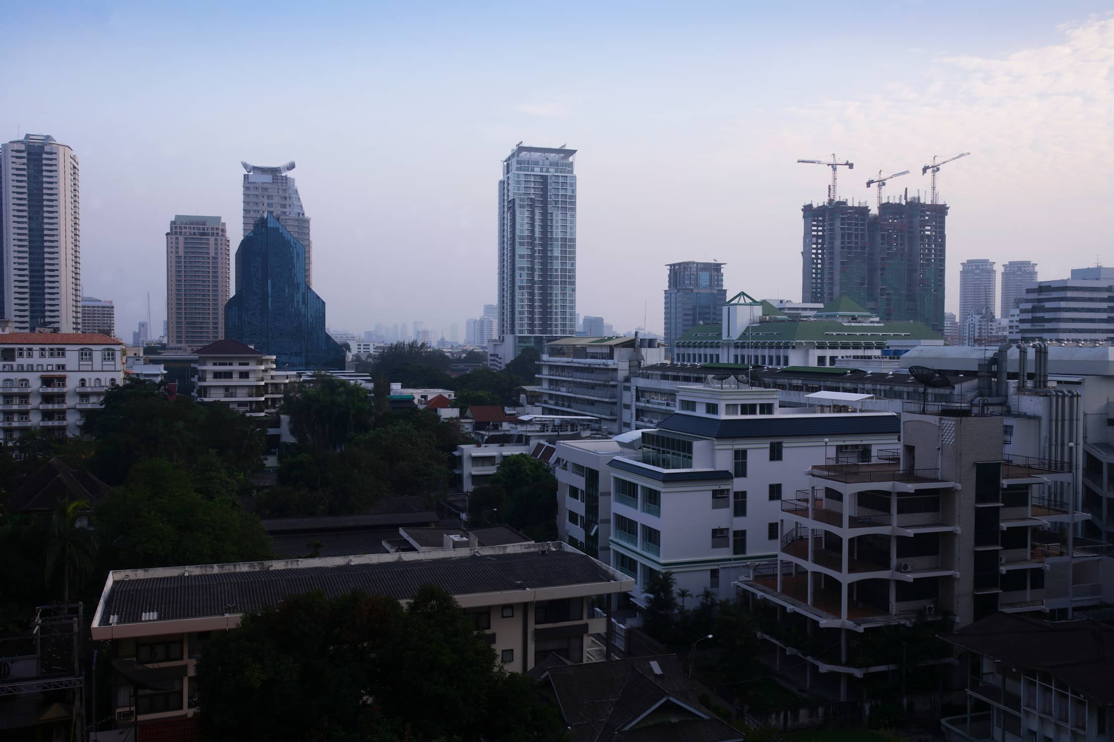 Urbana Sathorn tower above its landscaped grounds