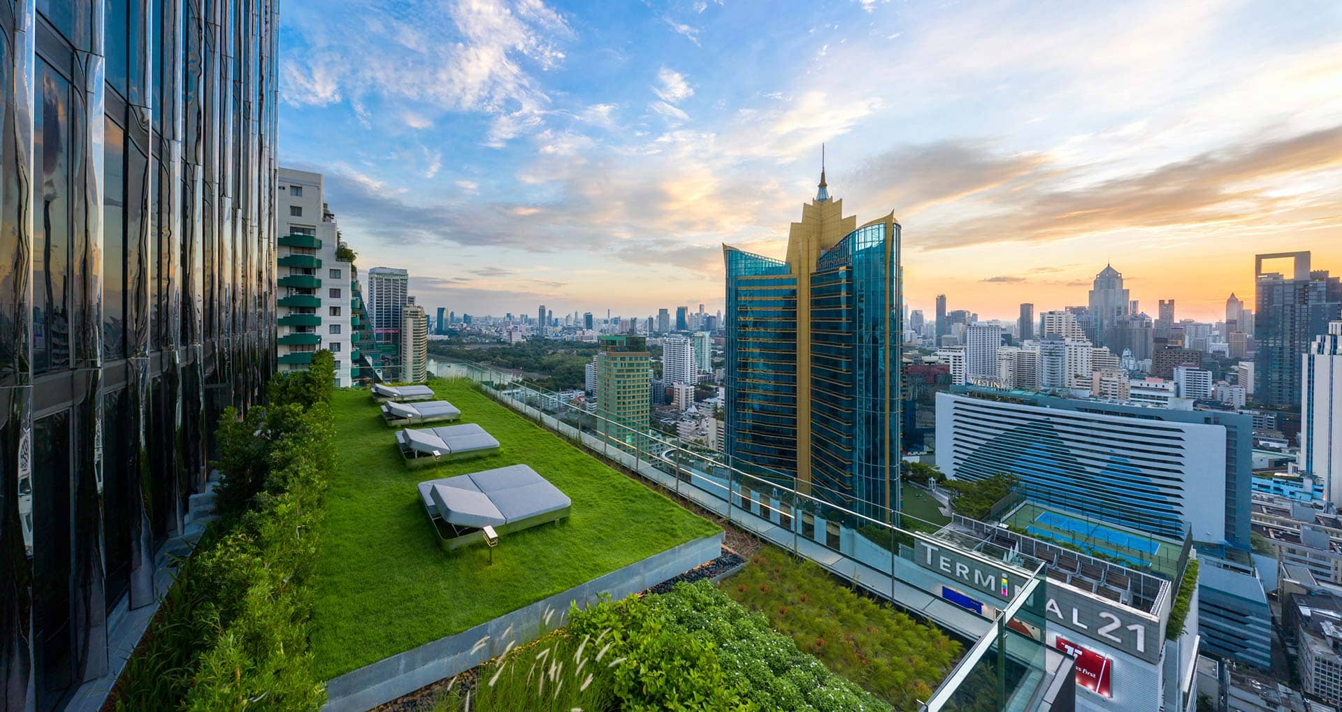 Celes Asoke: building exterior