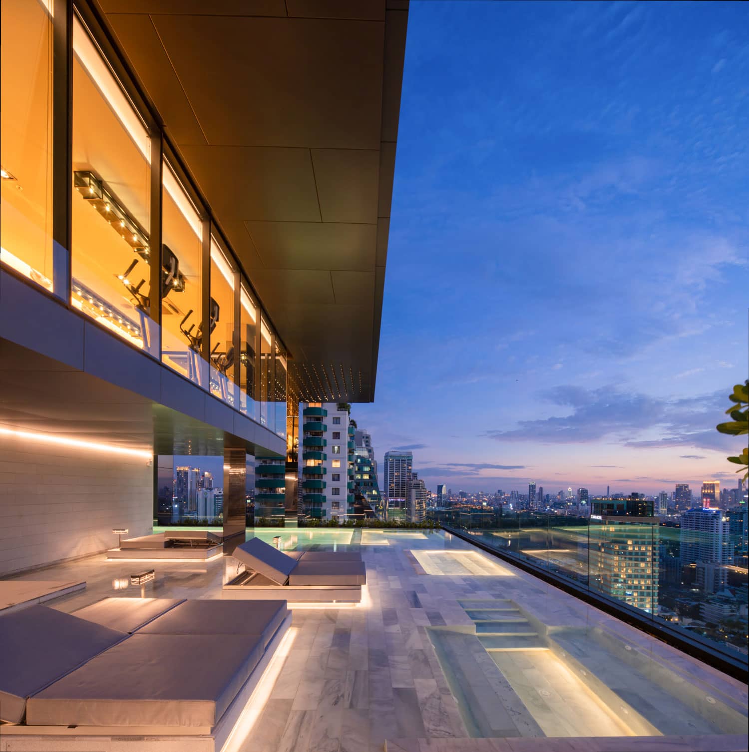 Celes Asoke: building exterior