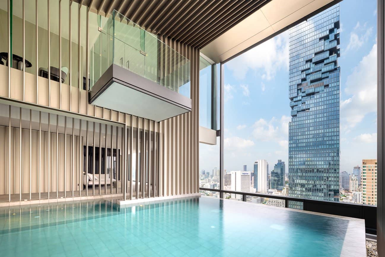 Sky pool with city view