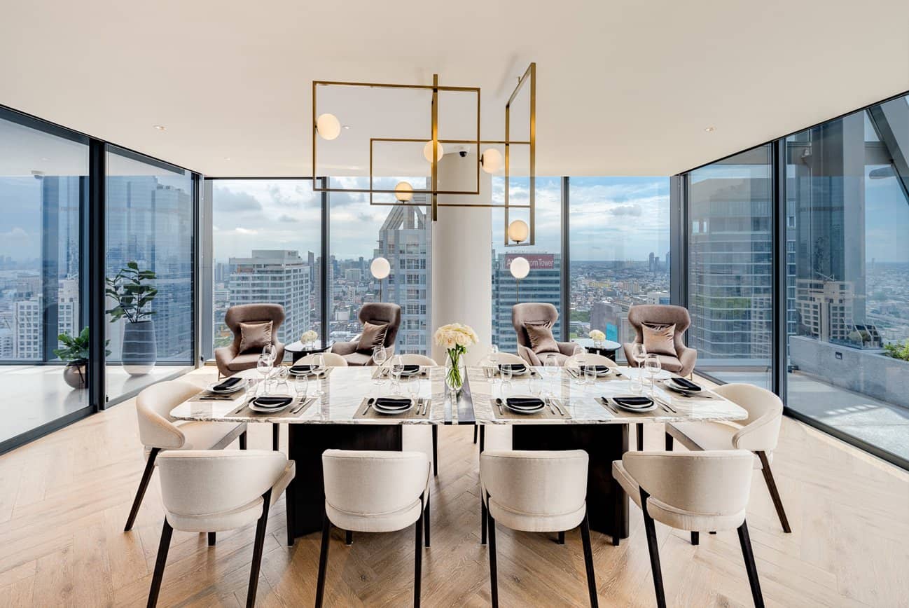 Sky dining room with city view