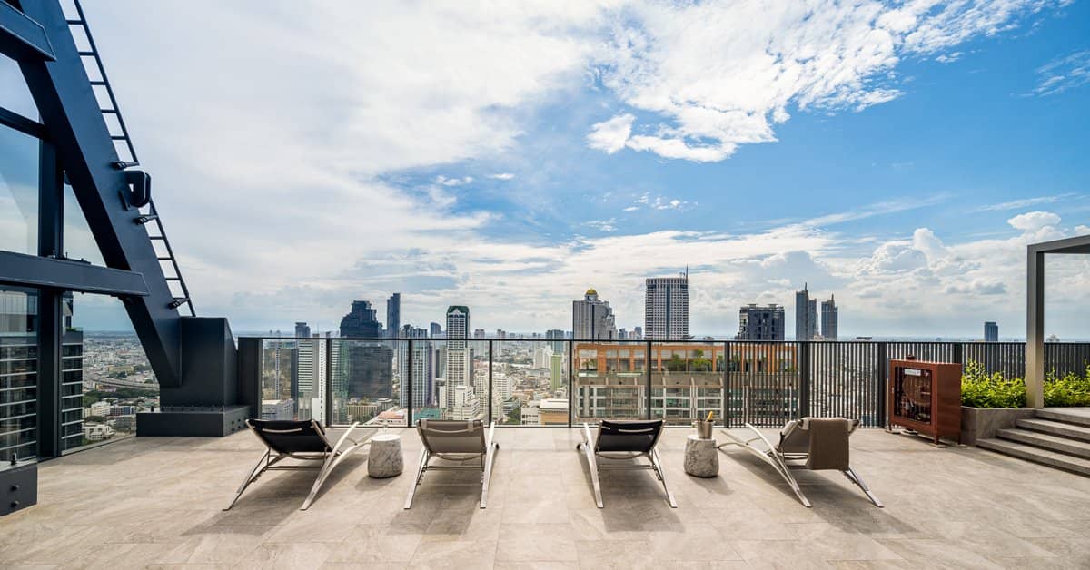 Rooftop sun deck