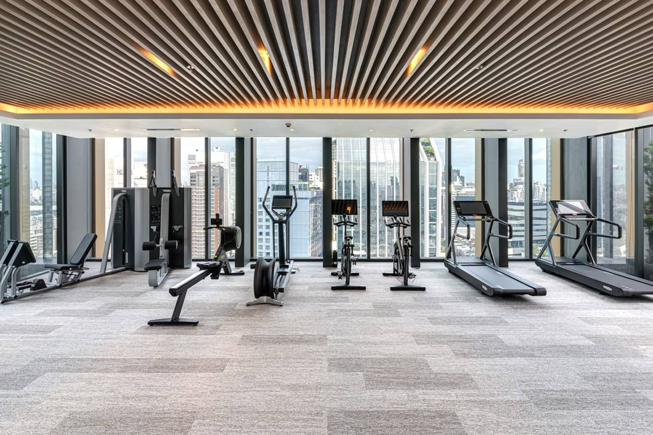 Fitness centre with city view