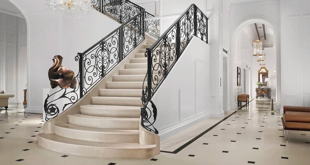 Grand lobby with curved staircase (rendering)
