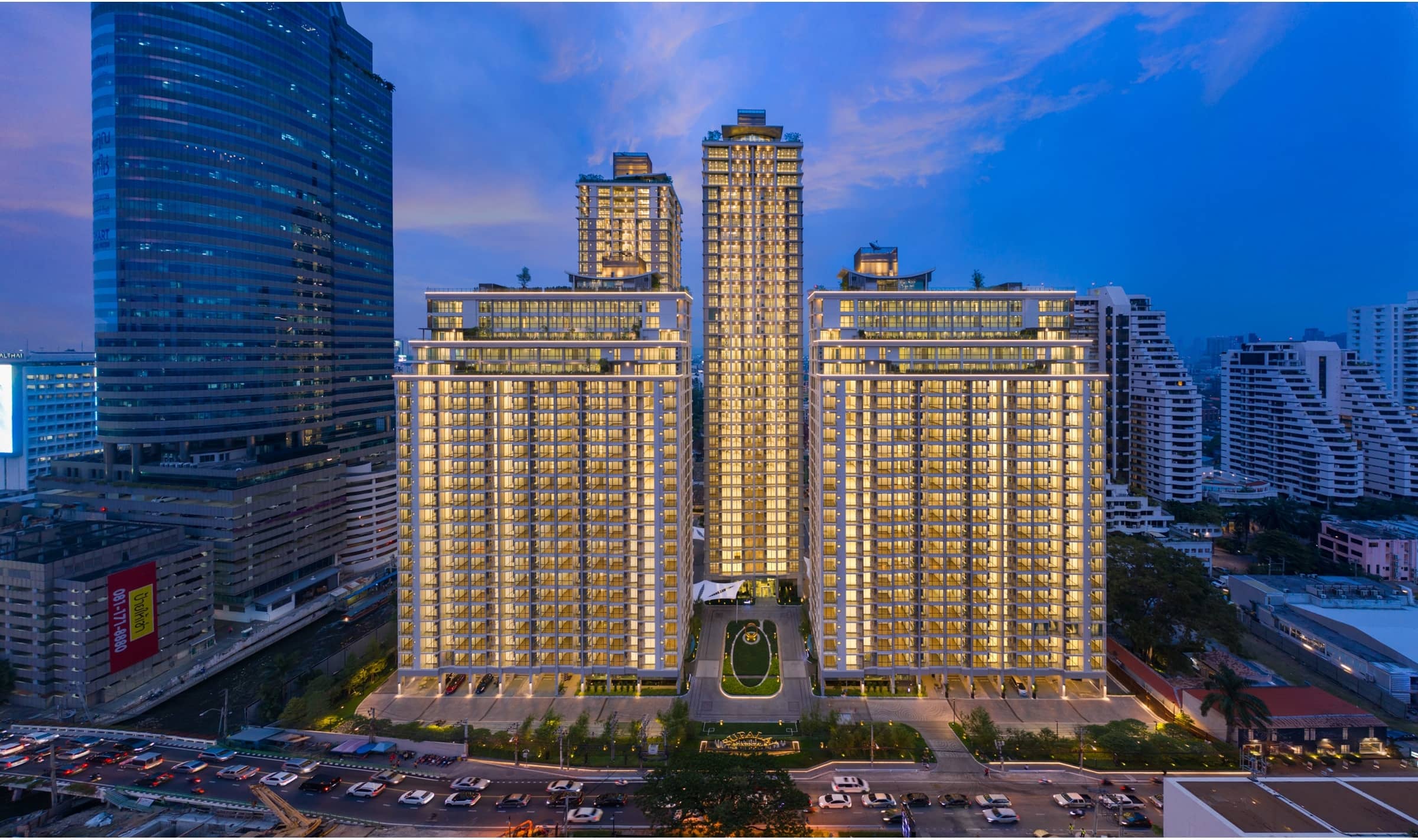 Supalai Oriental Sukhumvit 39: Towers at dusk