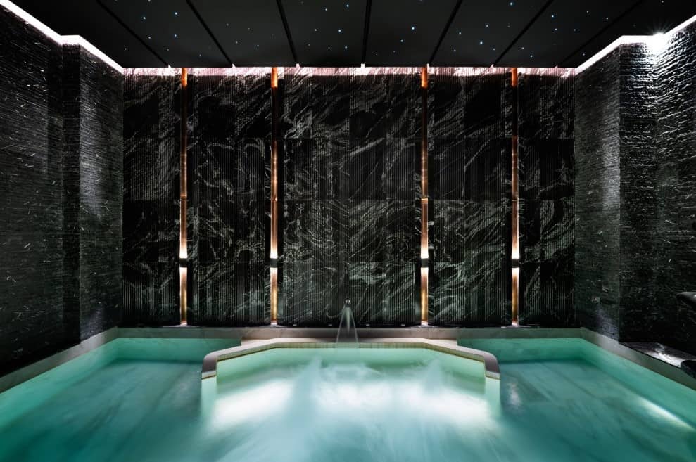 Supalai Icon Sathorn hydrotherapy pool with stone wall