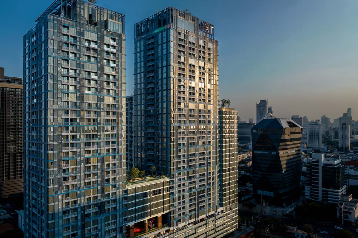 XT Phayathai twin towers at dusk