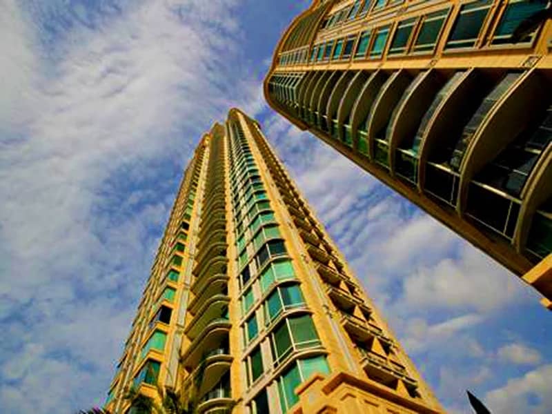 Royce Private Residences twin towers and curved facade on Sukhumvit 31